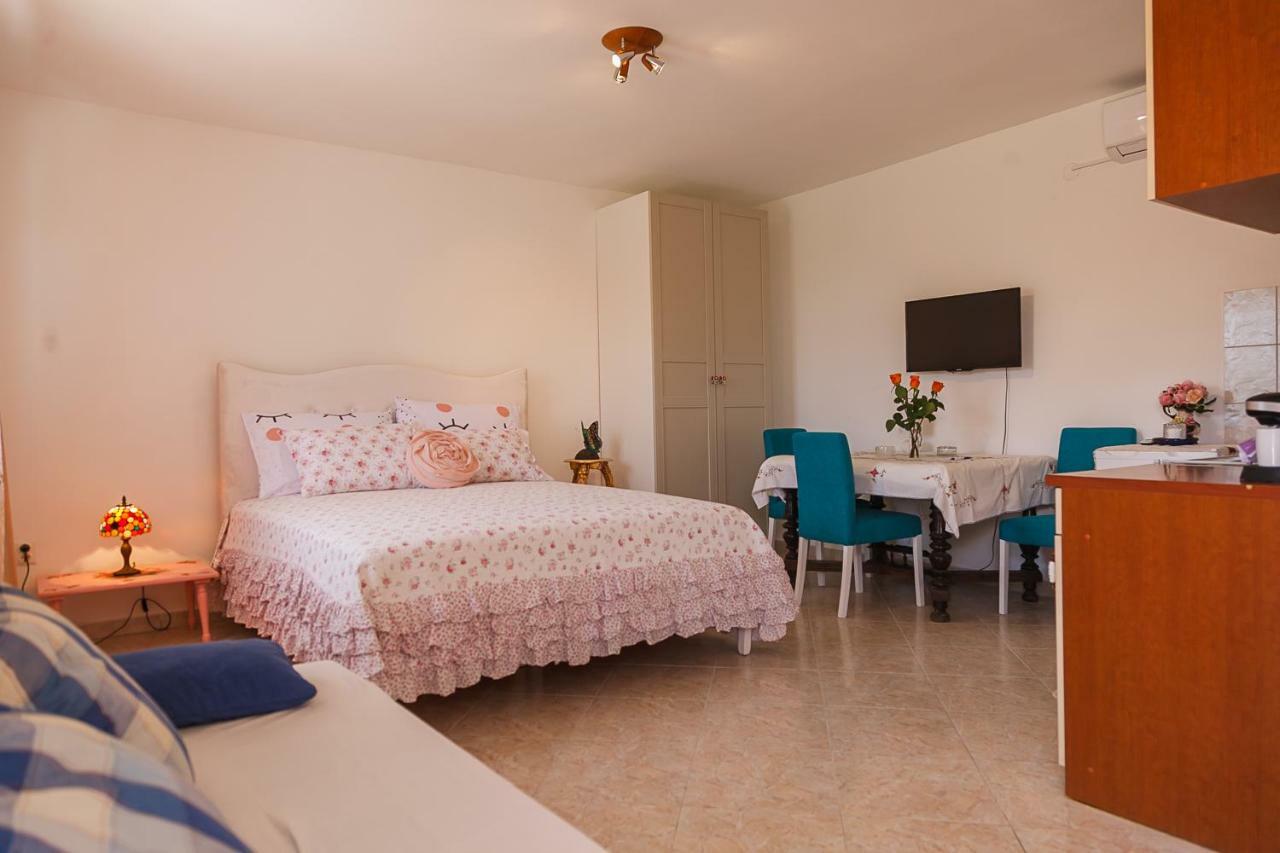 Castello Flower Apartment Kaštela Exteriör bild