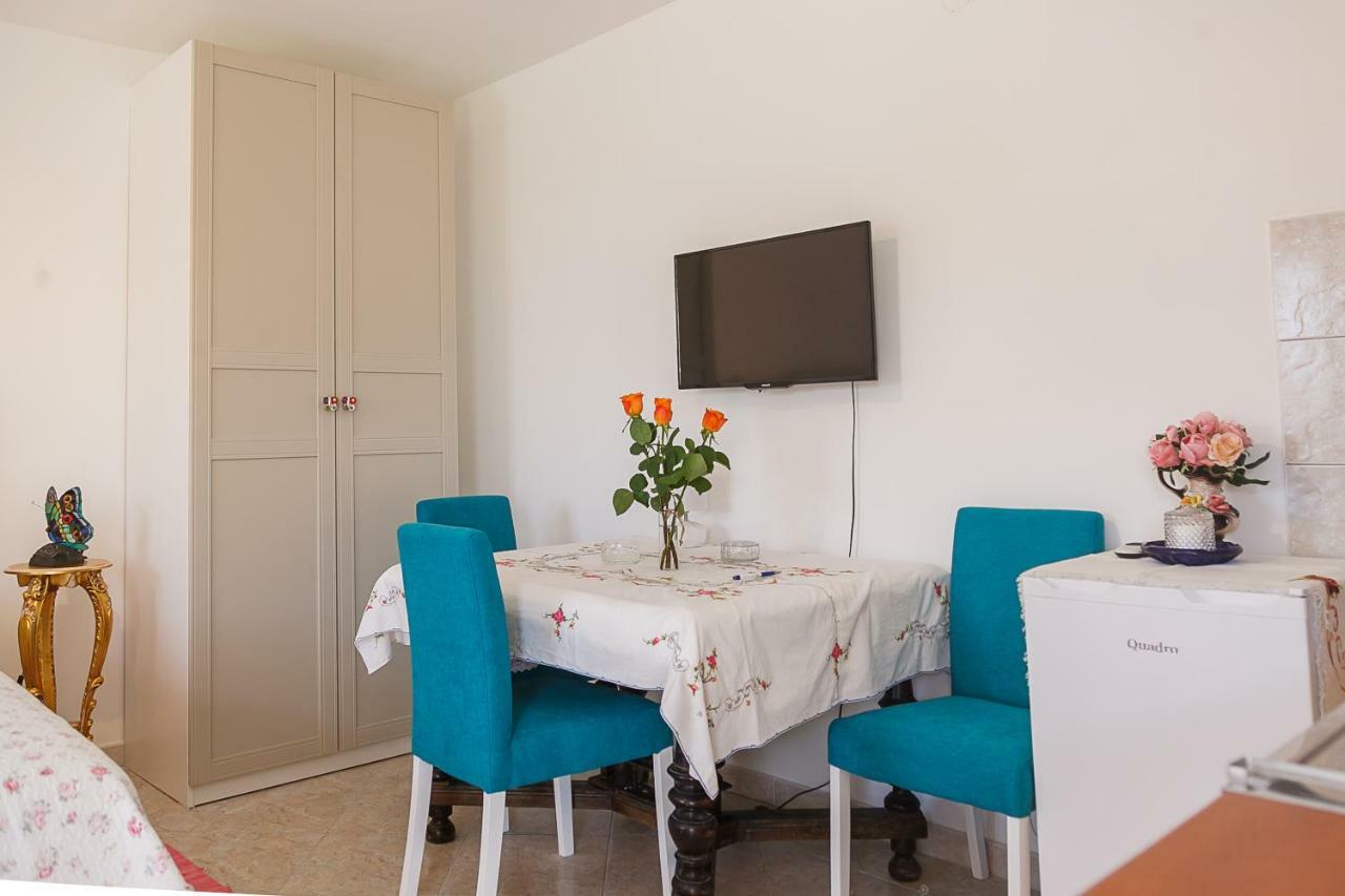 Castello Flower Apartment Kaštela Exteriör bild
